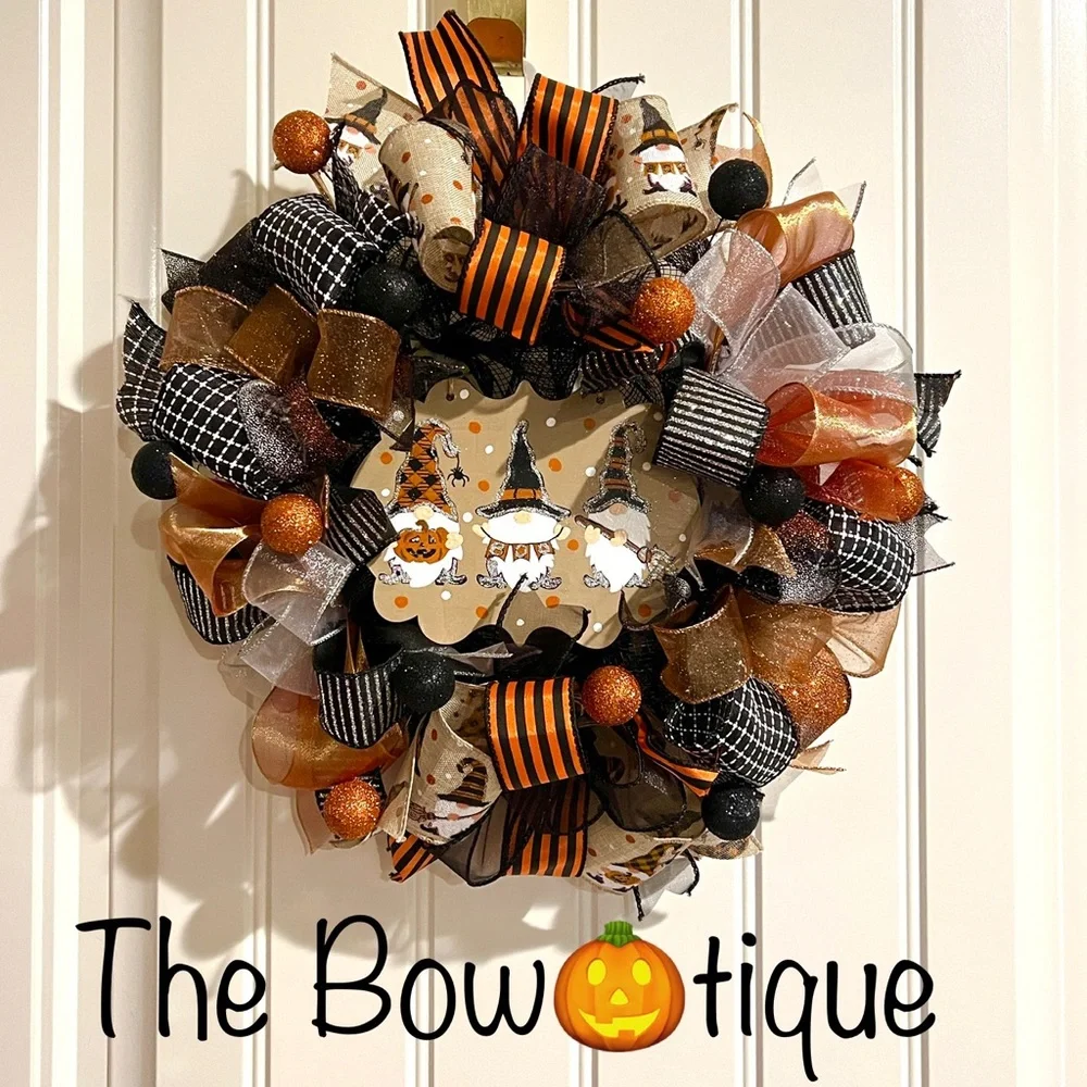 13 inch Halloween Ribbon Wreath Black & Linen Gnome MW11